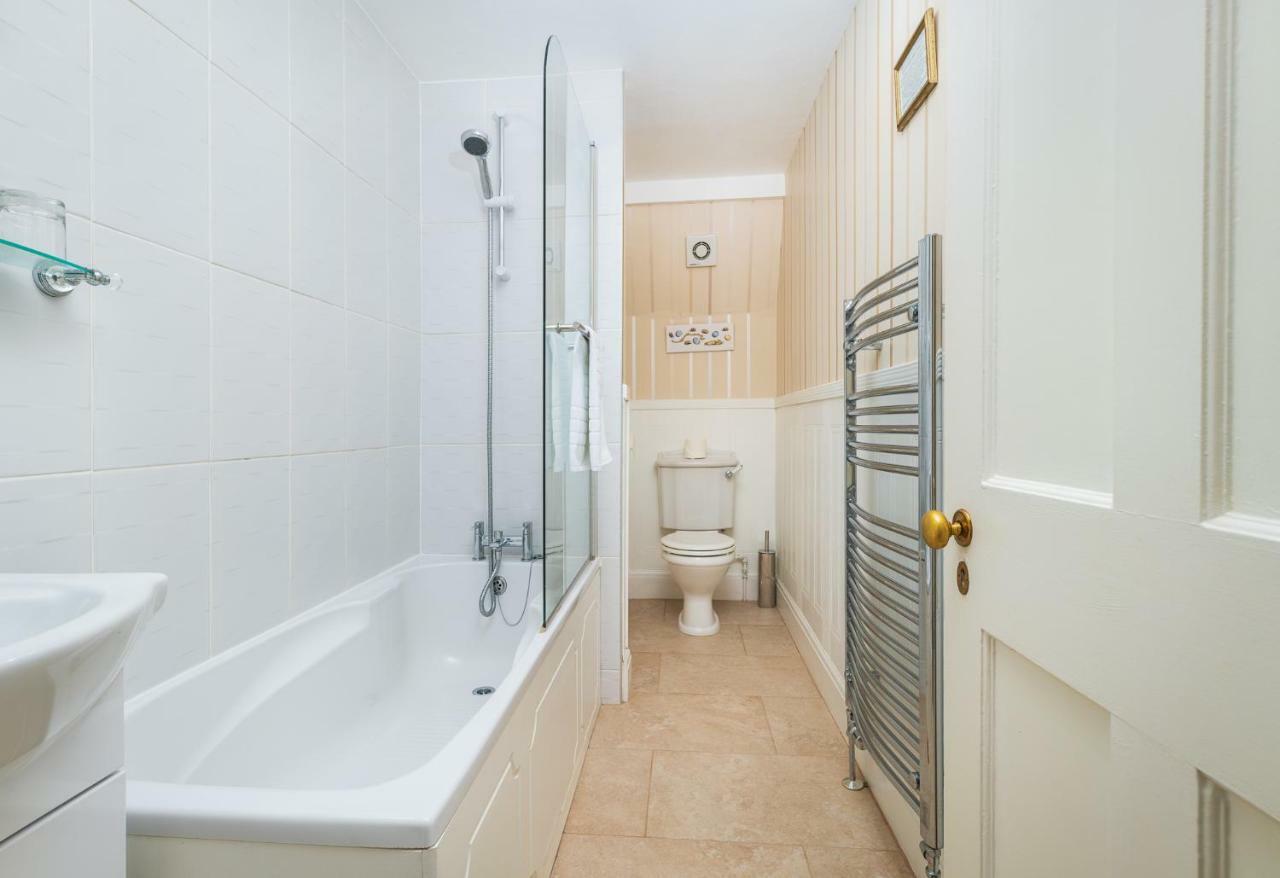 Langleigh Guest House อิลฟราคูมบ์ ภายนอก รูปภาพ
